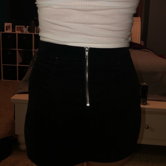 Black velvet mini skirt - Picture 3 of 3